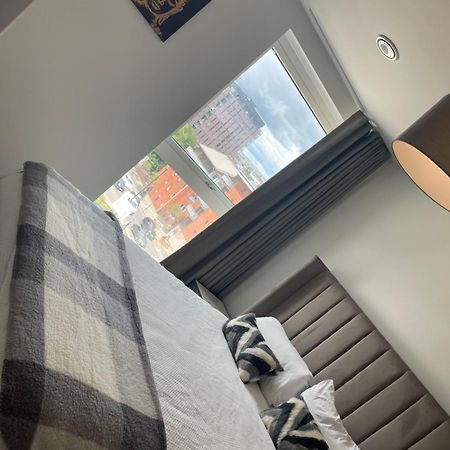 Modern 2 Bedroom City Centre Apartment W Balcony Manchester Extérieur photo